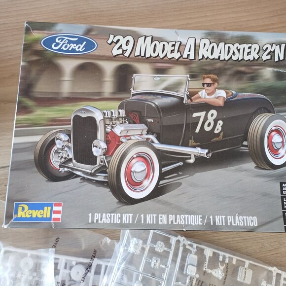 Revell model car kit 29 model A roaderster 2 in 1 open box never used - Picture 5 of 8